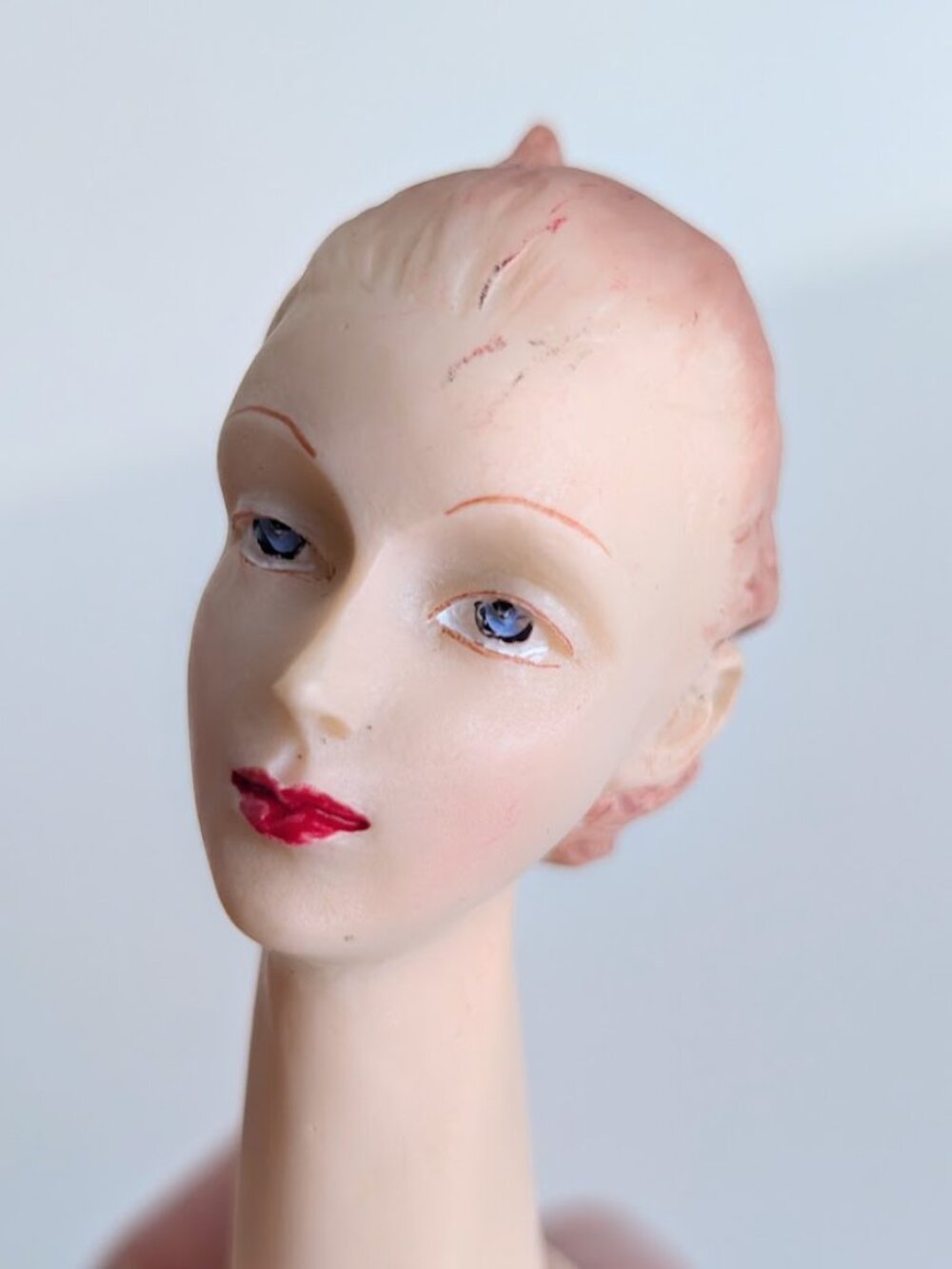 Vintage Direct Connection Miniature Female Mannequin Display Bust w/ Red Hat - Picture 10 of 13